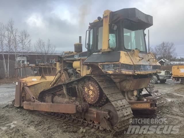 CAT D6 بلدوزرات مجنزرة