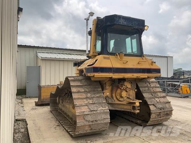 CAT D6 بلدوزرات مجنزرة