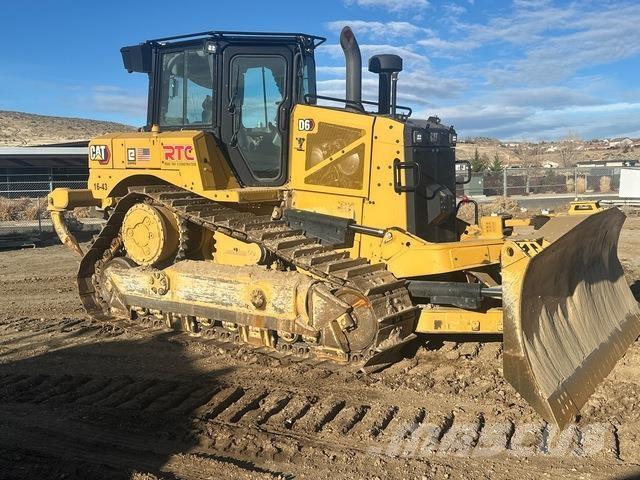 CAT D6 بلدوزرات مجنزرة