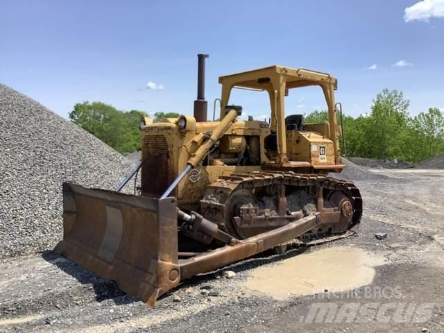 CAT D6D بلدوزرات مجنزرة