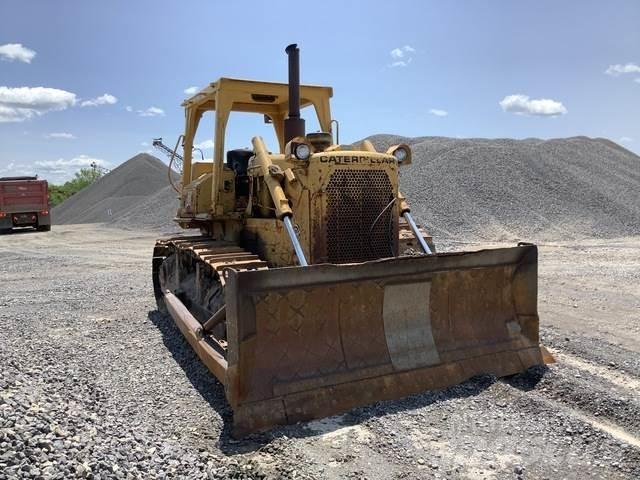 CAT D6D بلدوزرات مجنزرة