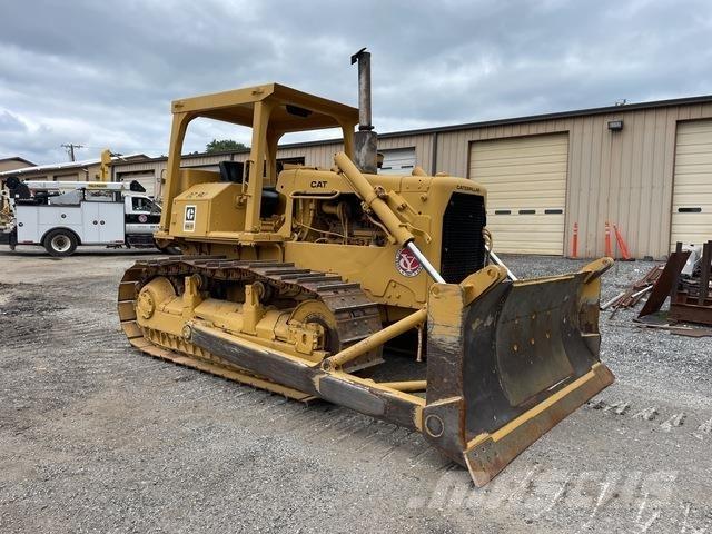 CAT D6D بلدوزرات مجنزرة