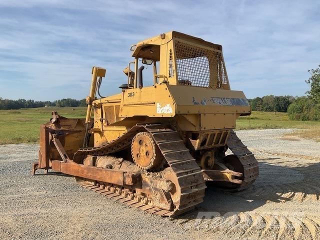 CAT D6H بلدوزرات مجنزرة
