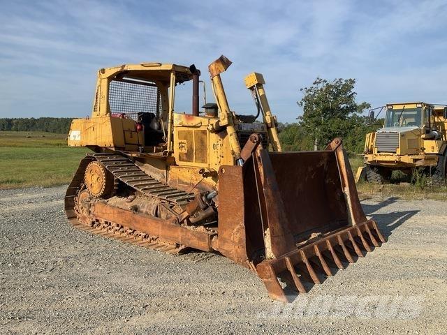 CAT D6H بلدوزرات مجنزرة