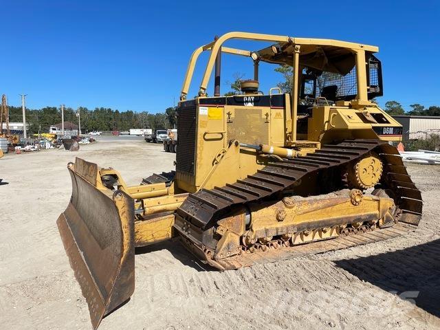 CAT D6M بلدوزرات مجنزرة