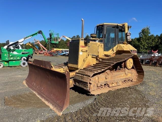 CAT D6M LGP بلدوزرات مجنزرة