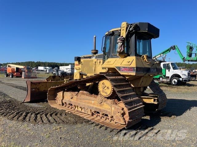 CAT D6M LGP بلدوزرات مجنزرة