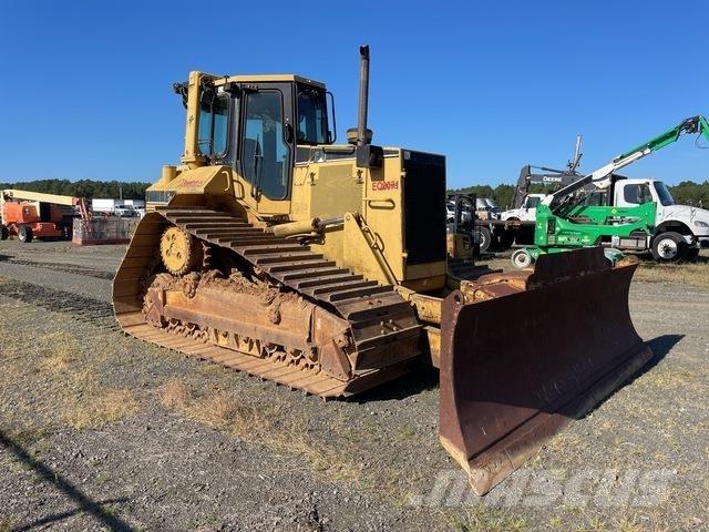 CAT D6M LGP بلدوزرات مجنزرة