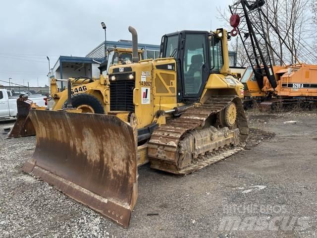 CAT D6N بلدوزرات مجنزرة