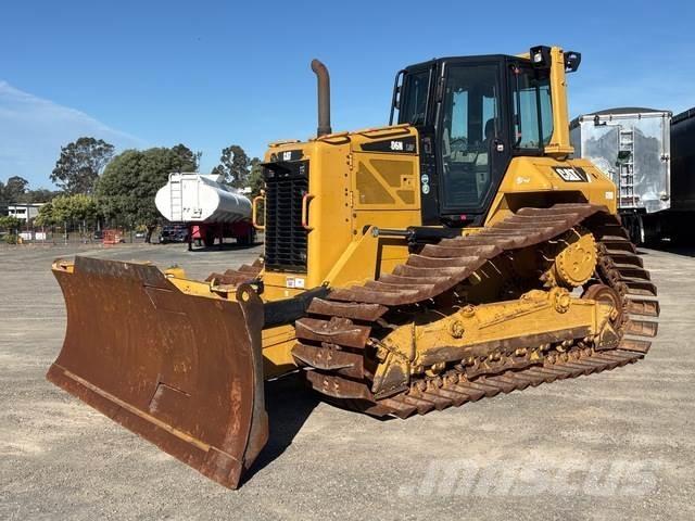 CAT D6N LGP بلدوزرات مجنزرة