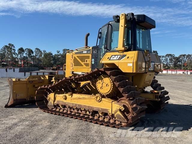 CAT D6N LGP بلدوزرات مجنزرة