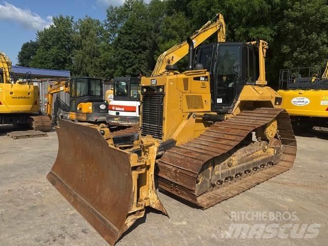CAT D6N LGP بلدوزرات مجنزرة