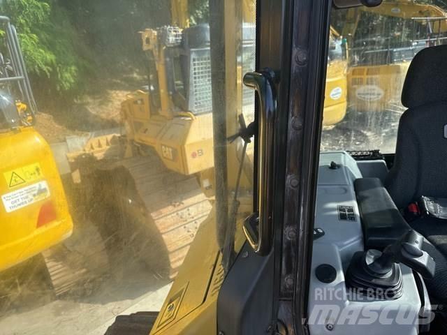 CAT D6N LGP بلدوزرات مجنزرة