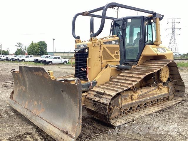 CAT D6N LGP بلدوزرات مجنزرة