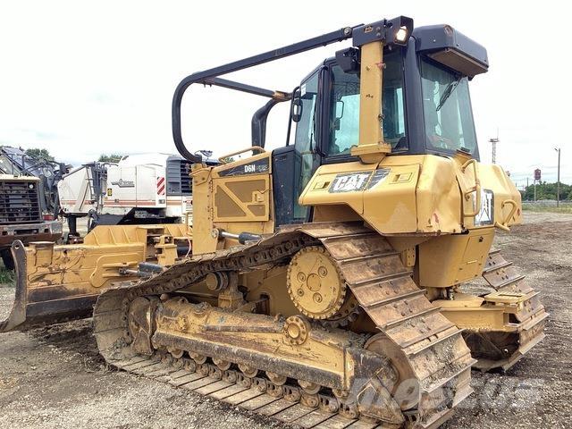 CAT D6N LGP بلدوزرات مجنزرة
