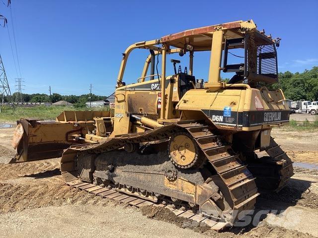 CAT D6N LGP بلدوزرات مجنزرة
