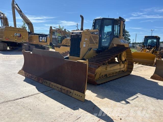 CAT D6N LGP بلدوزرات مجنزرة