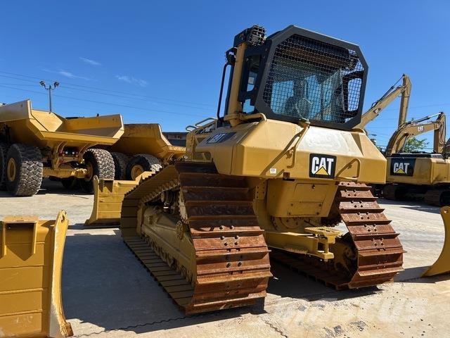 CAT D6N LGP بلدوزرات مجنزرة