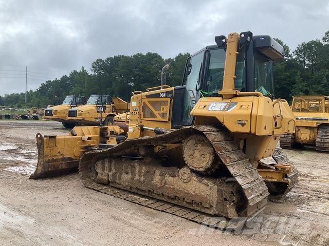 CAT D6N LGP بلدوزرات مجنزرة