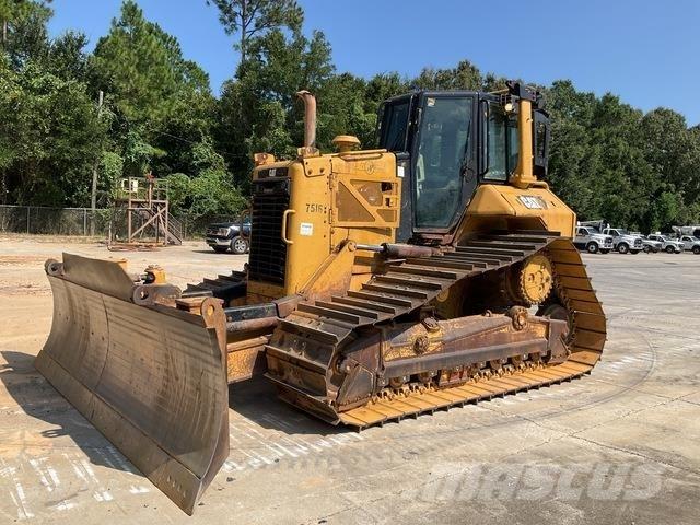 CAT D6N LGP بلدوزرات مجنزرة