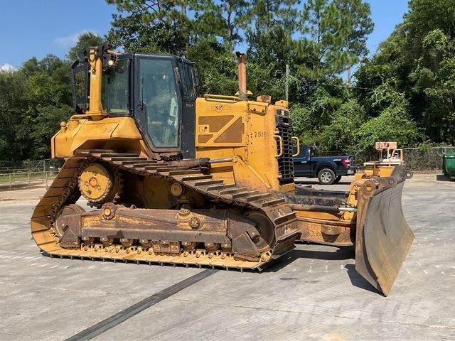 CAT D6N LGP بلدوزرات مجنزرة
