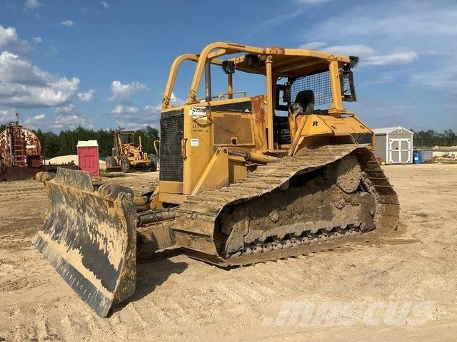 CAT D6N LGP بلدوزرات مجنزرة