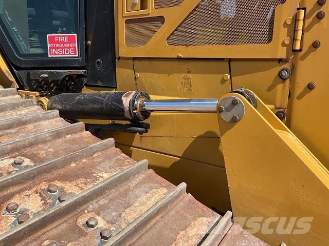 CAT D6N LGP بلدوزرات مجنزرة