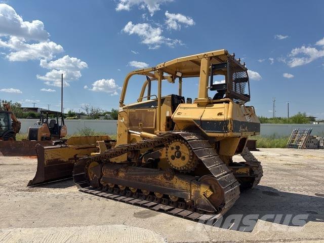 CAT D6N LGP بلدوزرات مجنزرة