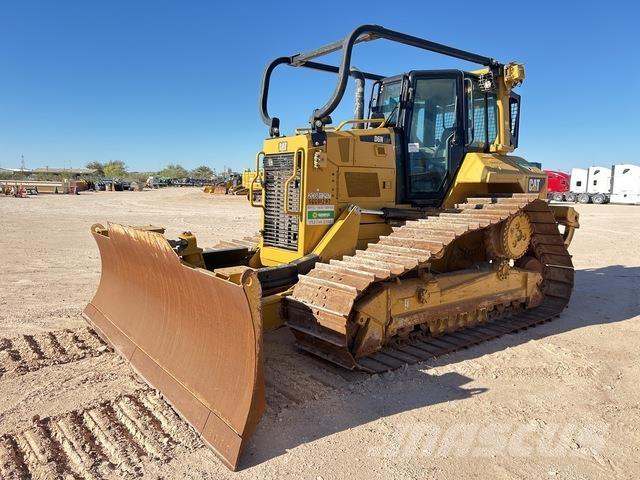 CAT D6N LGP بلدوزرات مجنزرة