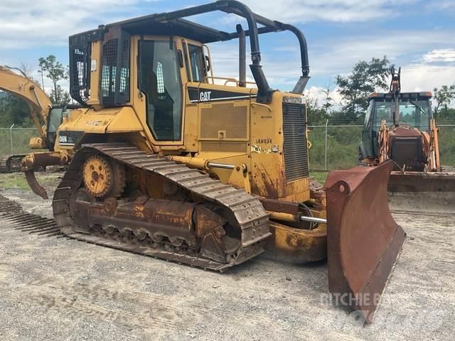CAT D6N XL بلدوزرات مجنزرة