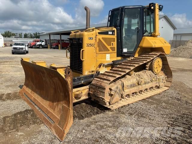 CAT D6N XL بلدوزرات مجنزرة
