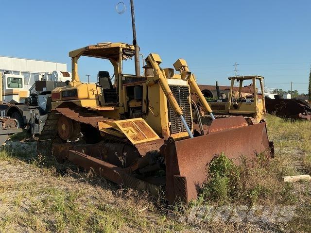 CAT D6R بلدوزرات مجنزرة