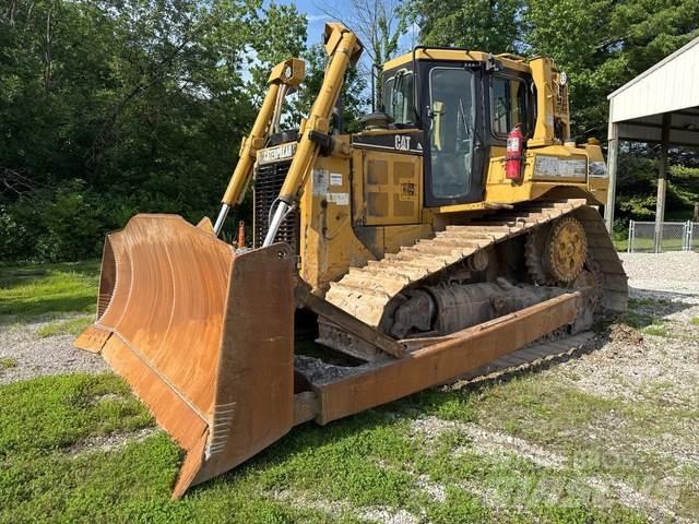 CAT D6RII XW بلدوزرات مجنزرة