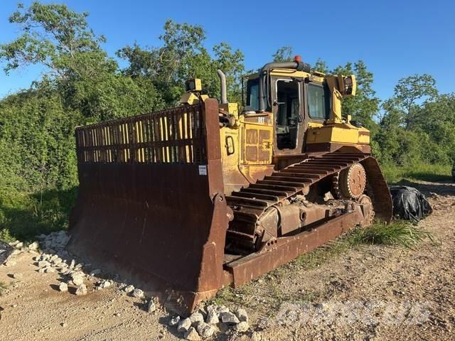 CAT D6T LGP بلدوزرات مجنزرة