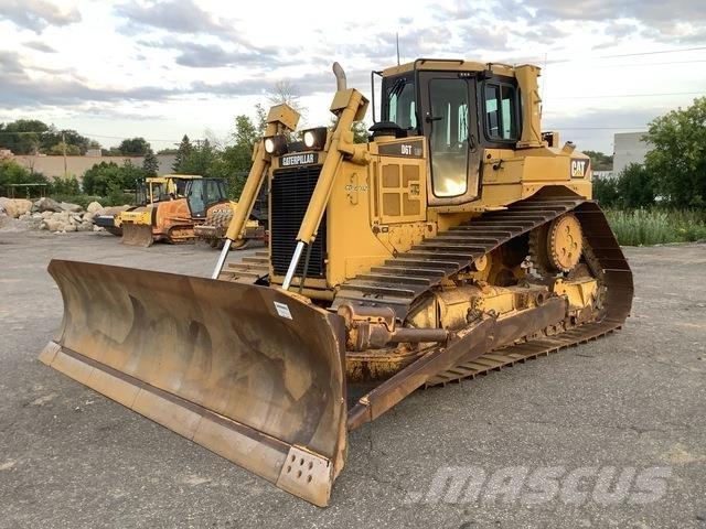 CAT D6T LGP بلدوزرات مجنزرة