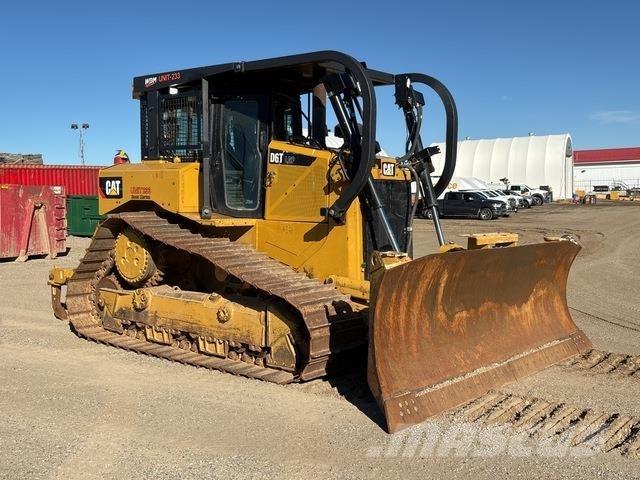 CAT D6T LGP بلدوزرات مجنزرة