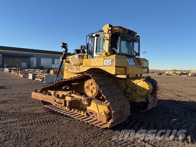 CAT D6T LGP بلدوزرات مجنزرة