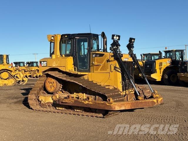 CAT D6T LGP بلدوزرات مجنزرة