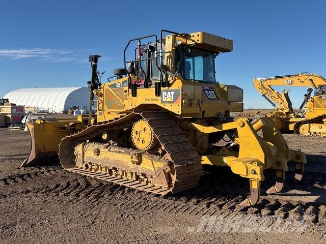 CAT D6T LGP بلدوزرات مجنزرة