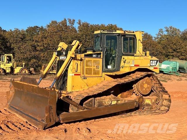 CAT D6T LGP بلدوزرات مجنزرة