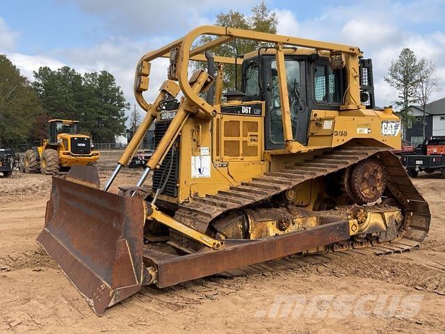 CAT D6T LGP بلدوزرات مجنزرة