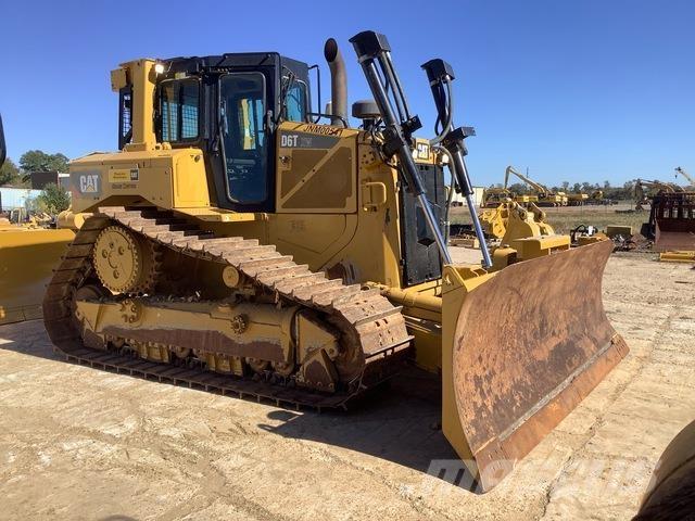 CAT D6T XW بلدوزرات مجنزرة
