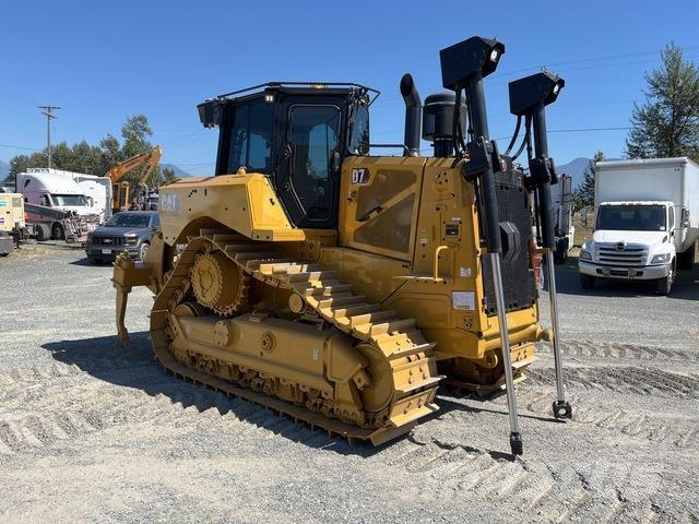 CAT D7 بلدوزرات مجنزرة