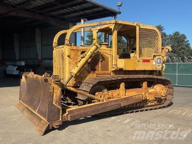 CAT D7 بلدوزرات مجنزرة