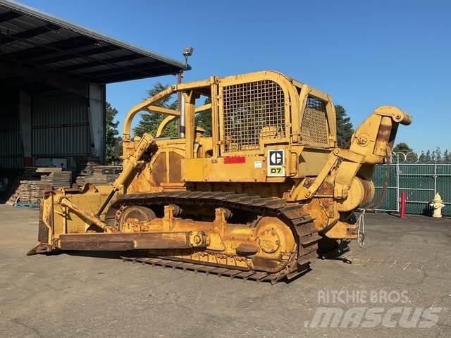 CAT D7 بلدوزرات مجنزرة