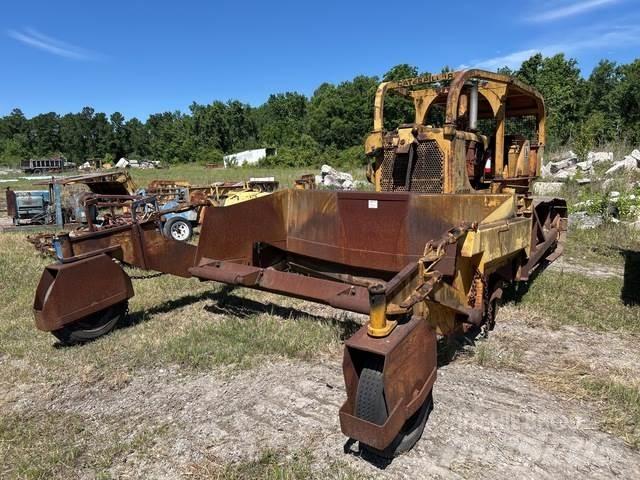 CAT D7 بلدوزرات مجنزرة