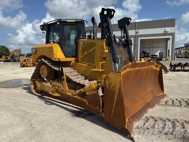 CAT D7 بلدوزرات مجنزرة