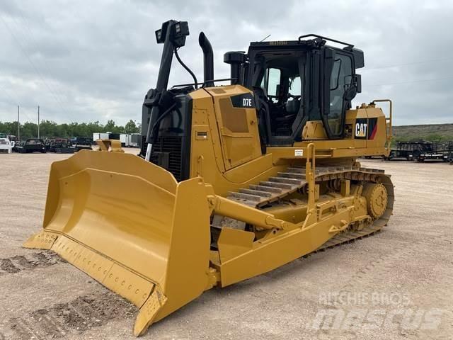 CAT D7E بلدوزرات مجنزرة