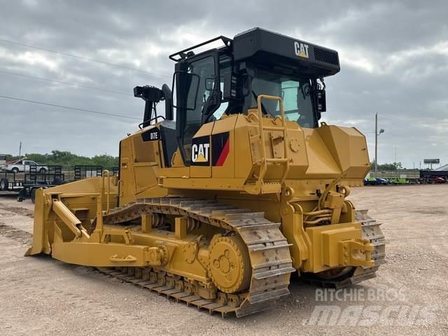 CAT D7E بلدوزرات مجنزرة