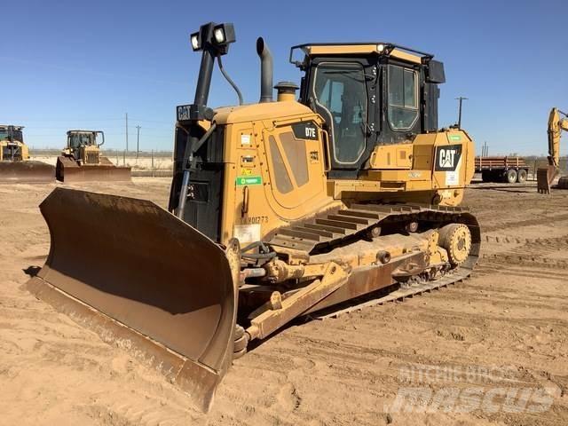 CAT D7E بلدوزرات مجنزرة